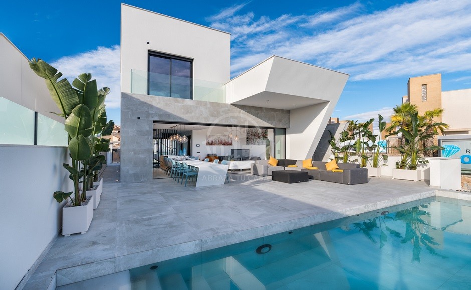 Oceanic Luxurious Villa