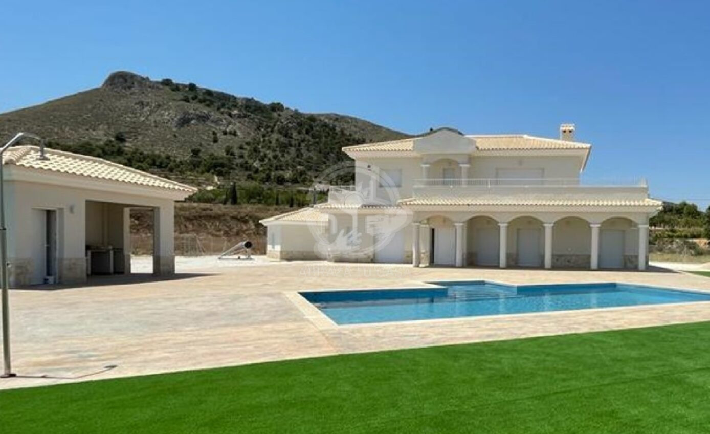 Classic 225 m² Luxe Villa @ 10000 m² Plot